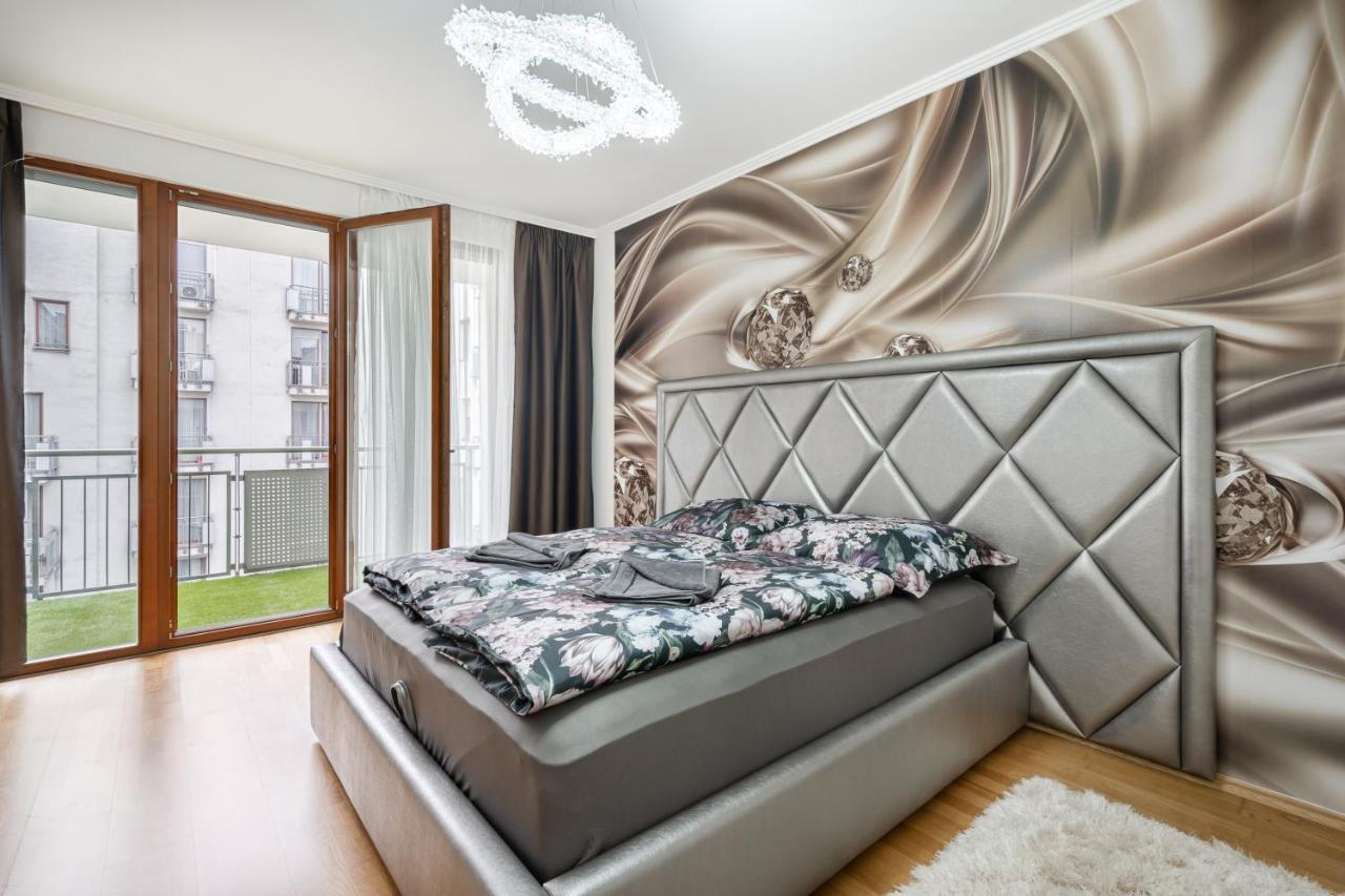 Penthouse Three Bedrooms, Three Balconies Apartment With Free Parking In Kiraly Street Budapeşte Dış mekan fotoğraf