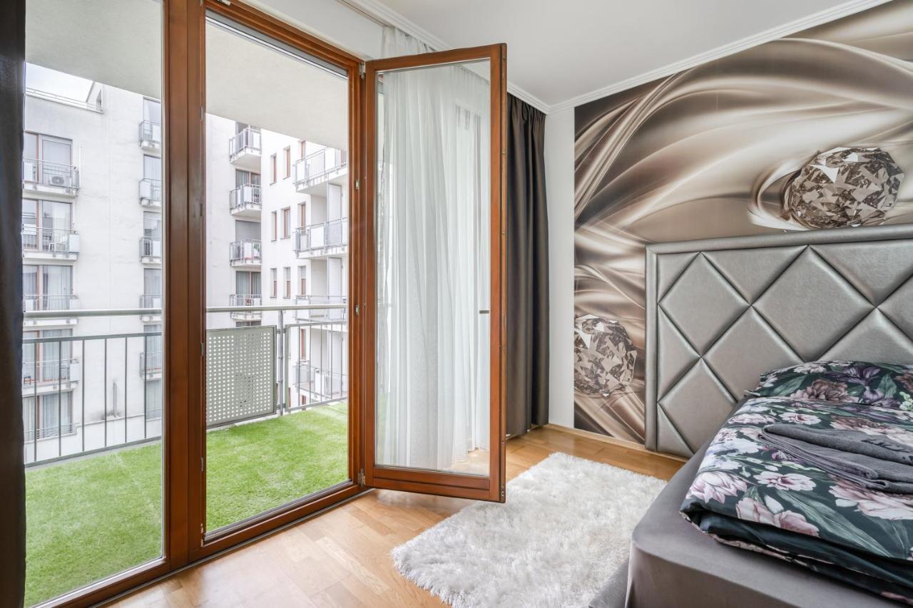 Penthouse Three Bedrooms, Three Balconies Apartment With Free Parking In Kiraly Street Budapeşte Dış mekan fotoğraf