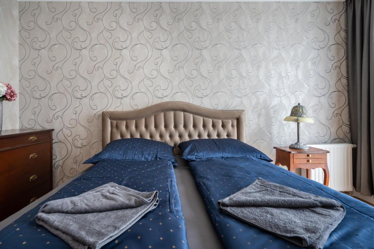 Penthouse Three Bedrooms, Three Balconies Apartment With Free Parking In Kiraly Street Budapeşte Dış mekan fotoğraf