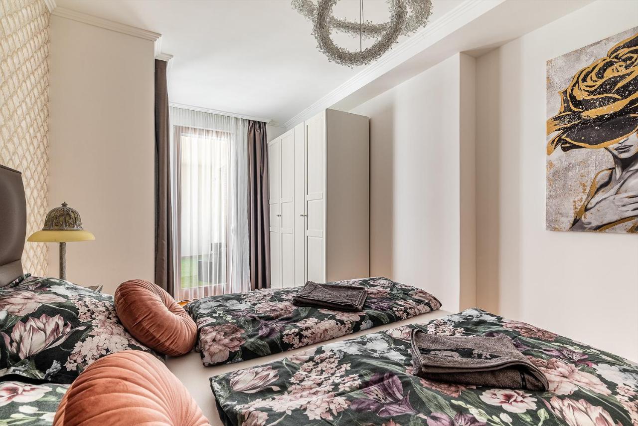 Penthouse Three Bedrooms, Three Balconies Apartment With Free Parking In Kiraly Street Budapeşte Dış mekan fotoğraf