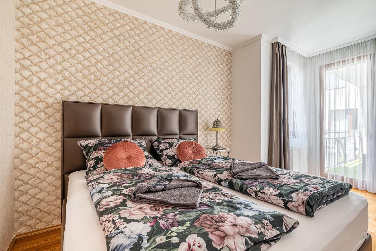 Penthouse Three Bedrooms, Three Balconies Apartment With Free Parking In Kiraly Street Budapeşte Dış mekan fotoğraf
