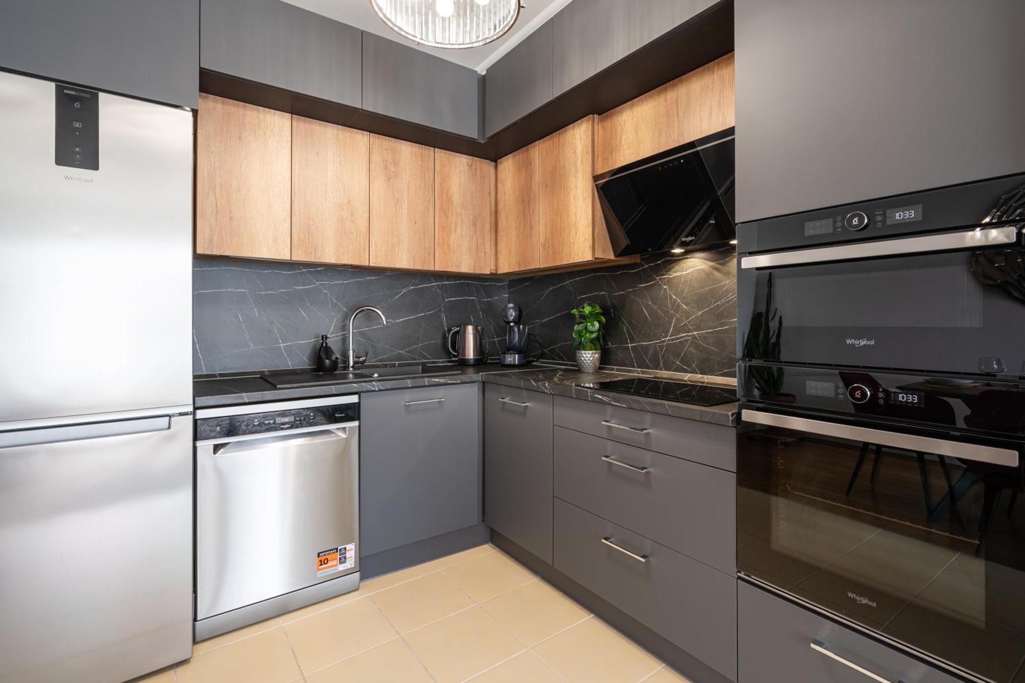 Penthouse Three Bedrooms, Three Balconies Apartment With Free Parking In Kiraly Street Budapeşte Dış mekan fotoğraf