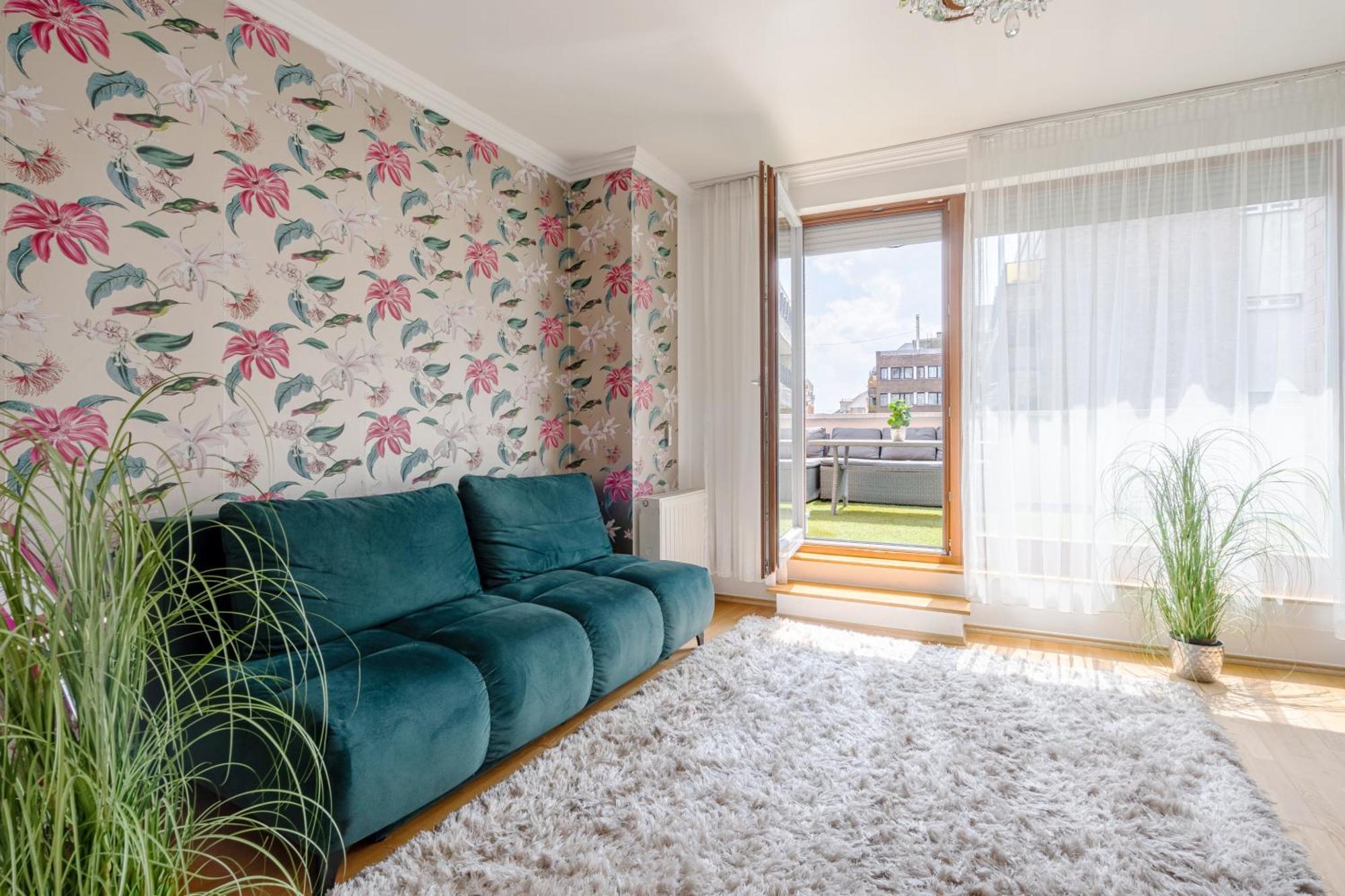 Penthouse Three Bedrooms, Three Balconies Apartment With Free Parking In Kiraly Street Budapeşte Dış mekan fotoğraf